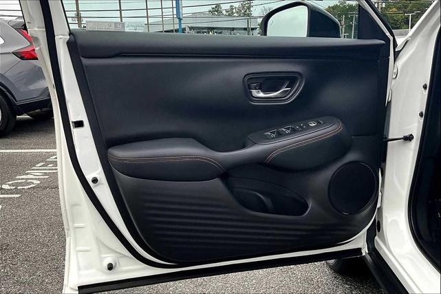 Photo of 2023 Platinum White Pearl Honda HR-V