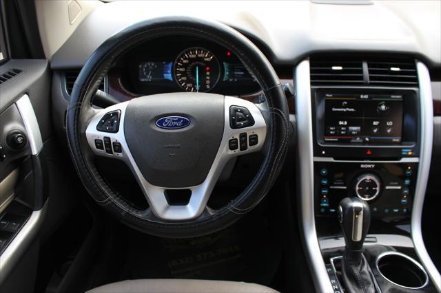 Photo of 2013 Tuxedo Black Metallic Ford Edge
