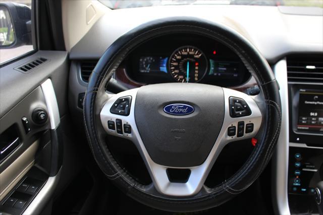 Photo of 2013 Tuxedo Black Metallic Ford Edge