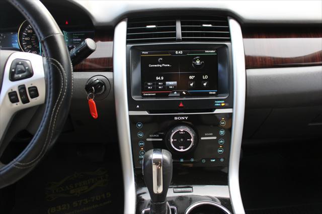 Photo of 2013 Tuxedo Black Metallic Ford Edge