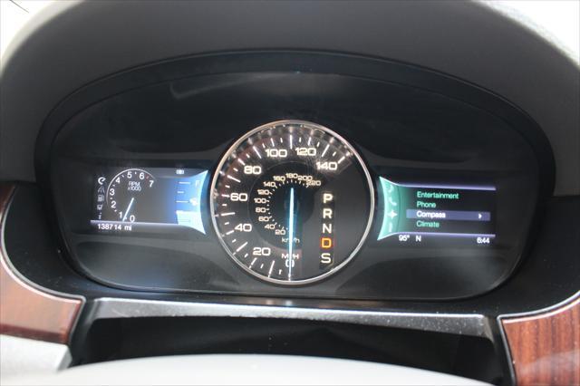 Photo of 2013 Tuxedo Black Metallic Ford Edge