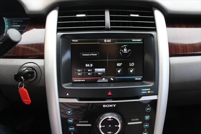 Photo of 2013 Tuxedo Black Metallic Ford Edge