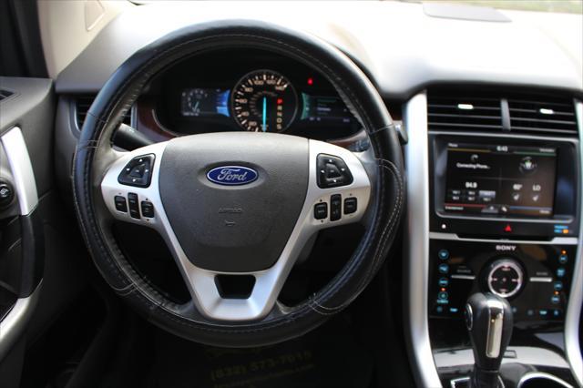 Photo of 2013 Tuxedo Black Metallic Ford Edge