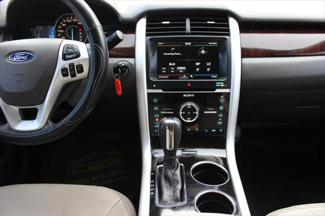Photo of 2013 Tuxedo Black Metallic Ford Edge