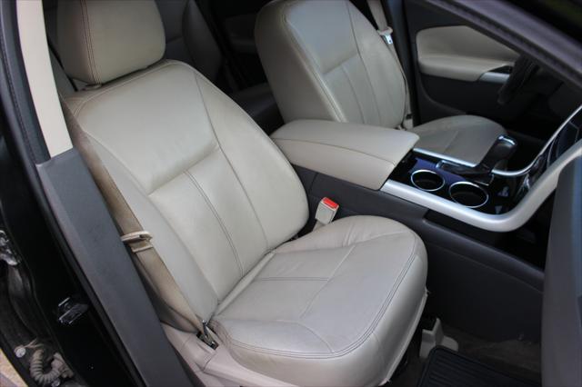 Photo of 2013 Tuxedo Black Metallic Ford Edge