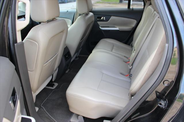 Photo of 2013 Tuxedo Black Metallic Ford Edge