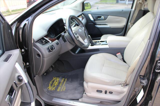 Photo of 2013 Tuxedo Black Metallic Ford Edge