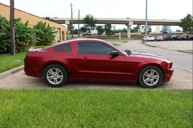 Photo of 2014 Red Ford Mustang