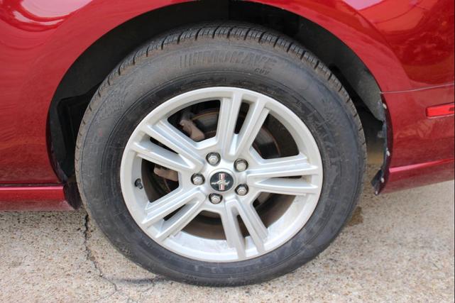 Photo of 2014 Red Ford Mustang