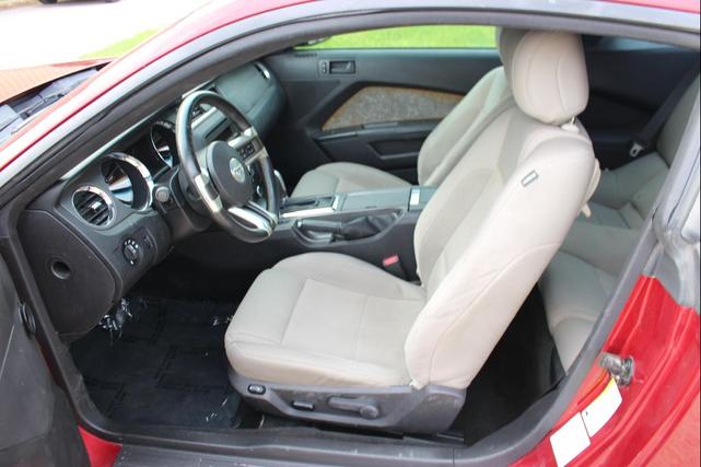 Photo of 2014 Red Ford Mustang