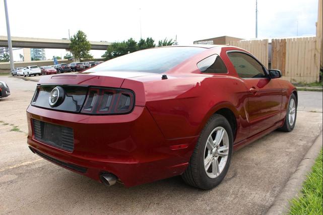 Photo of 2014 Red Ford Mustang