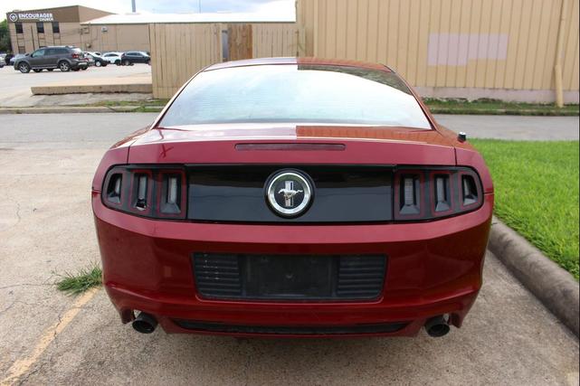 Photo of 2014 Red Ford Mustang