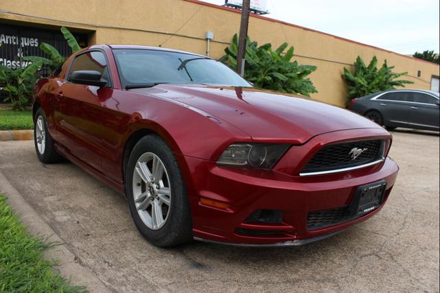 Photo of 2014 Red Ford Mustang