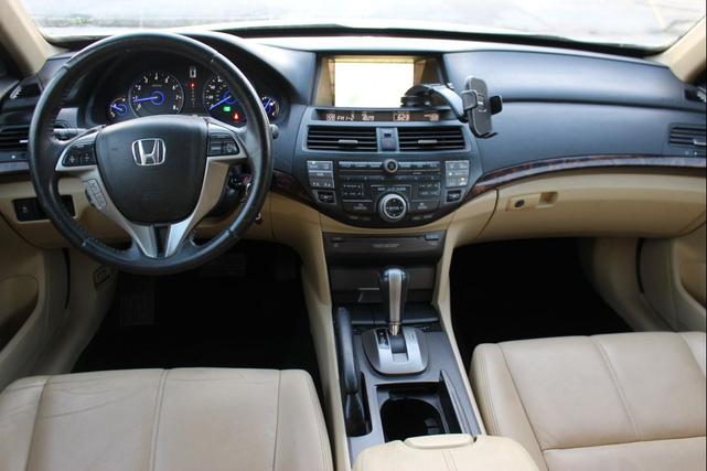 Photo of 2012 White Diamond Pearl Honda Crosstour