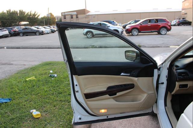 Photo of 2012 White Diamond Pearl Honda Crosstour