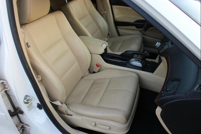 Photo of 2012 White Diamond Pearl Honda Crosstour