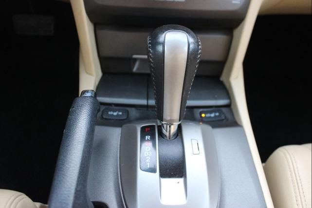 Photo of 2012 White Diamond Pearl Honda Crosstour