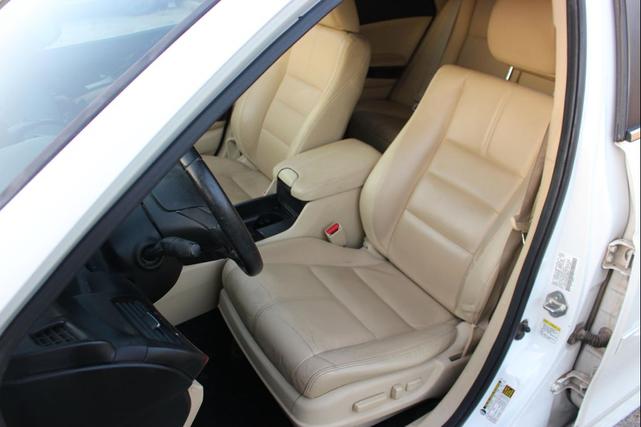 Photo of 2012 White Diamond Pearl Honda Crosstour