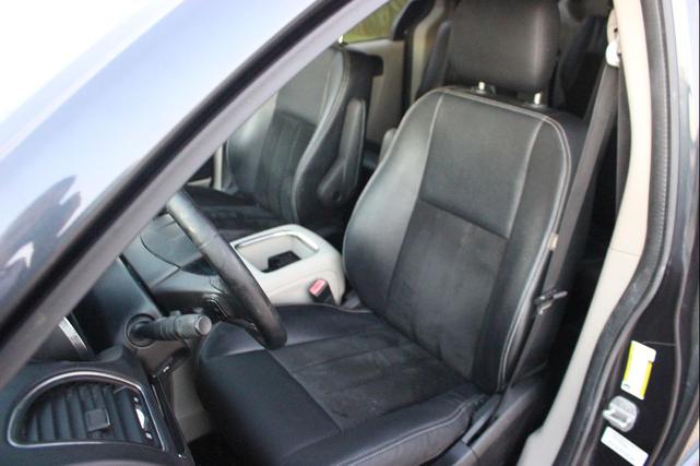 Photo of 2014 True Blue Pearlcoat Dodge Grand Caravan