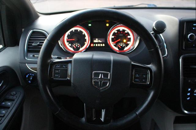 Photo of 2014 True Blue Pearlcoat Dodge Grand Caravan