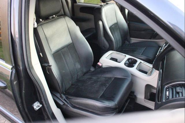 Photo of 2014 True Blue Pearlcoat Dodge Grand Caravan