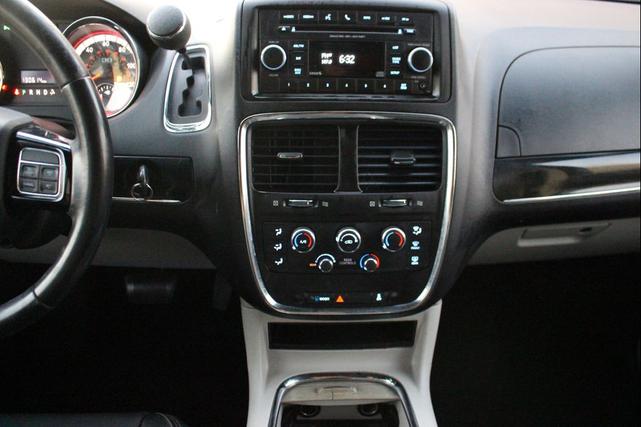 Photo of 2014 True Blue Pearlcoat Dodge Grand Caravan