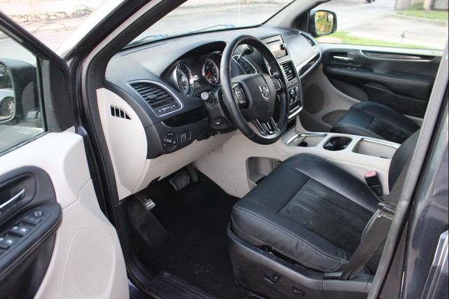 Photo of 2014 True Blue Pearlcoat Dodge Grand Caravan