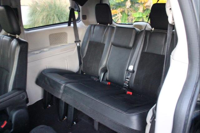 Photo of 2014 True Blue Pearlcoat Dodge Grand Caravan