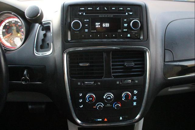 Photo of 2014 True Blue Pearlcoat Dodge Grand Caravan
