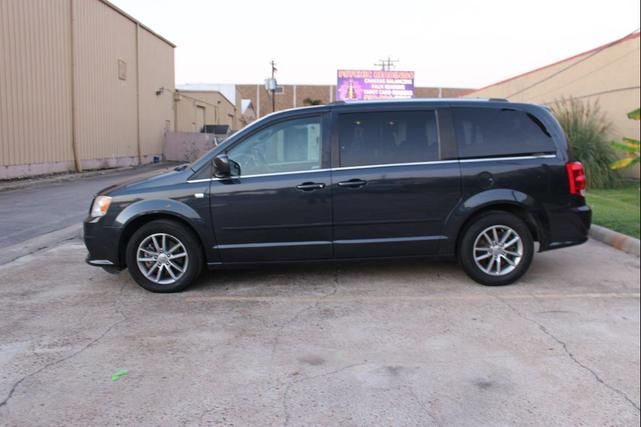 Photo of 2014 True Blue Pearlcoat Dodge Grand Caravan