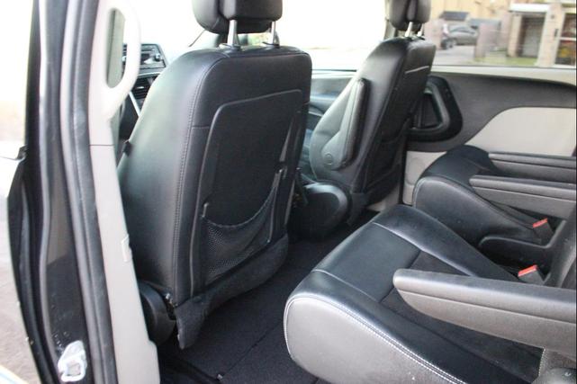 Photo of 2014 True Blue Pearlcoat Dodge Grand Caravan