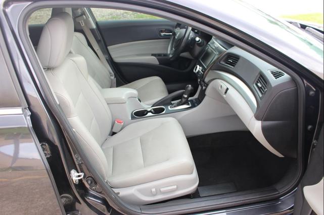 Photo of 2016 Graphite Luster Metallic Acura ILX