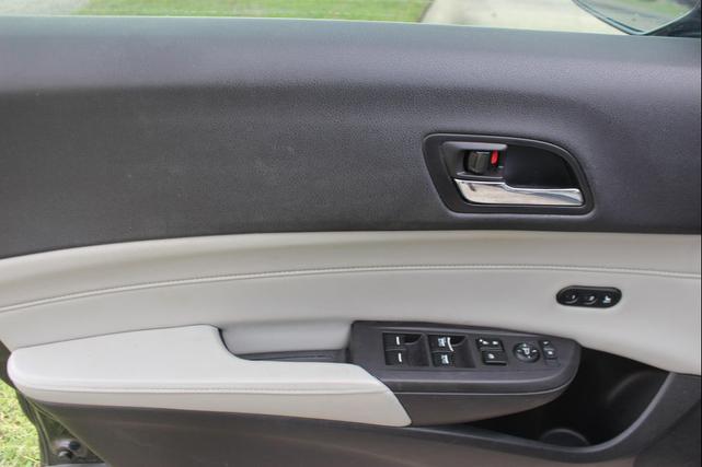 Photo of 2016 Graphite Luster Metallic Acura ILX