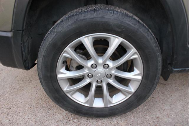 Photo of 2019 Gray Jeep Cherokee