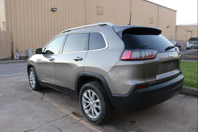 Photo of 2019 Gray Jeep Cherokee
