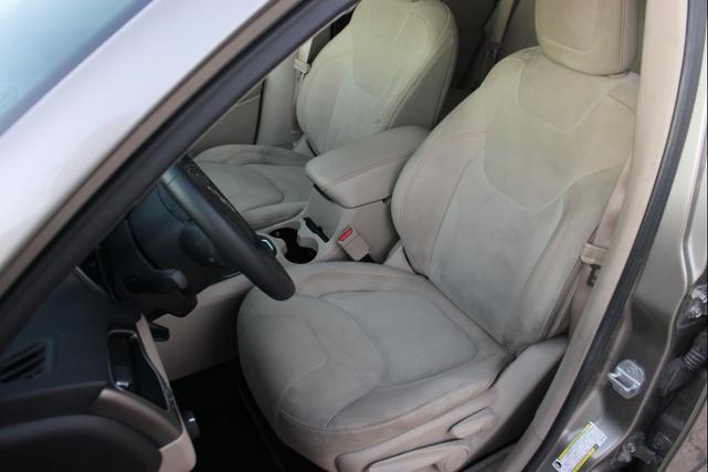 Photo of 2019 Gray Jeep Cherokee