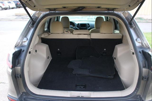 Photo of 2019 Gray Jeep Cherokee