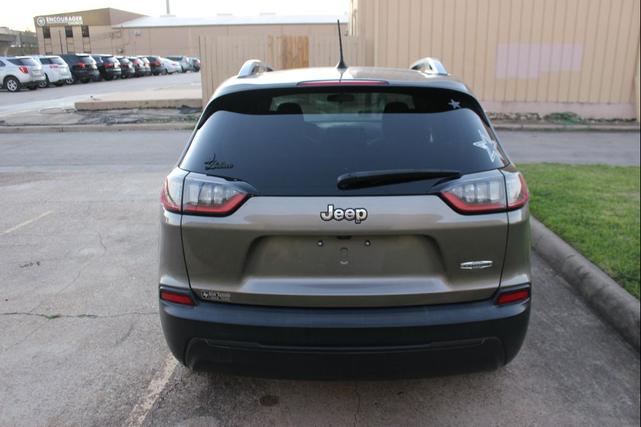 Photo of 2019 Gray Jeep Cherokee