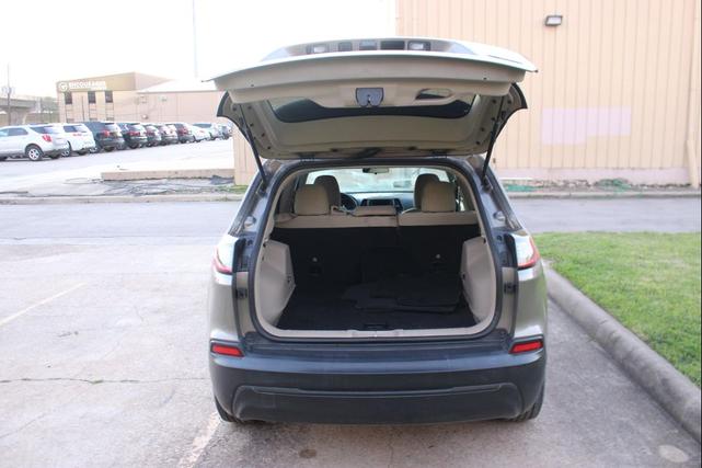 Photo of 2019 Gray Jeep Cherokee