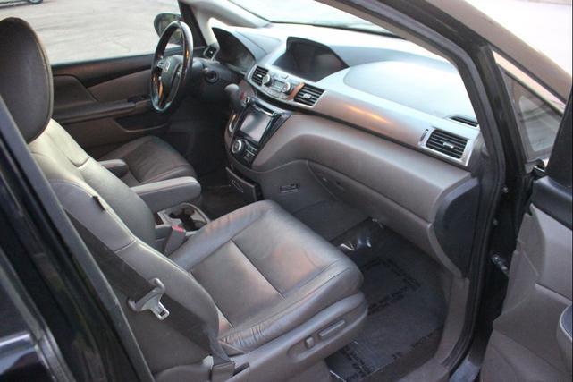 Photo of 2016 Crystal Black Pearl Honda Odyssey