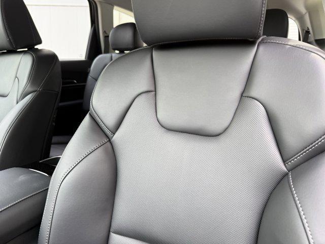 Photo of 2025 Ebony Black Kia Telluride