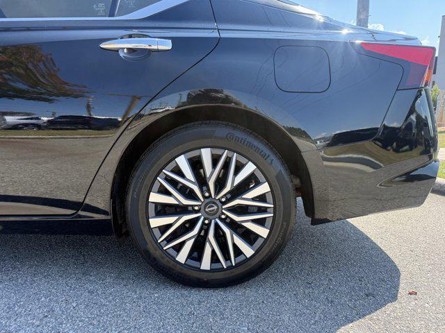 Photo of 2024 Super Black Nissan Altima