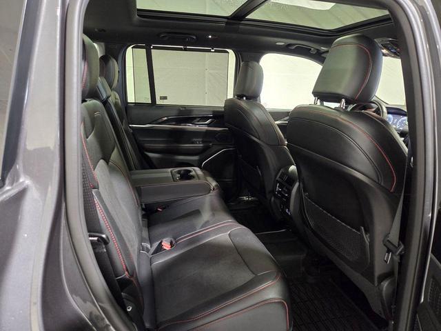 Photo of 2022 Metallic Jeep Grand Cherokee