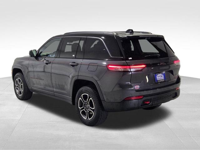 Photo of 2022 Metallic Jeep Grand Cherokee