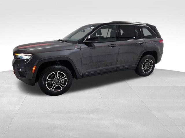 Photo of 2022 Metallic Jeep Grand Cherokee