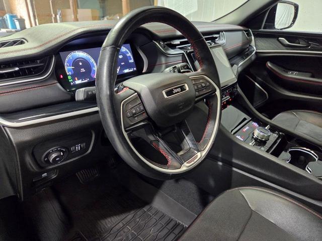 Photo of 2022 Metallic Jeep Grand Cherokee