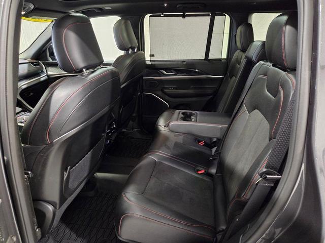 Photo of 2022 Metallic Jeep Grand Cherokee