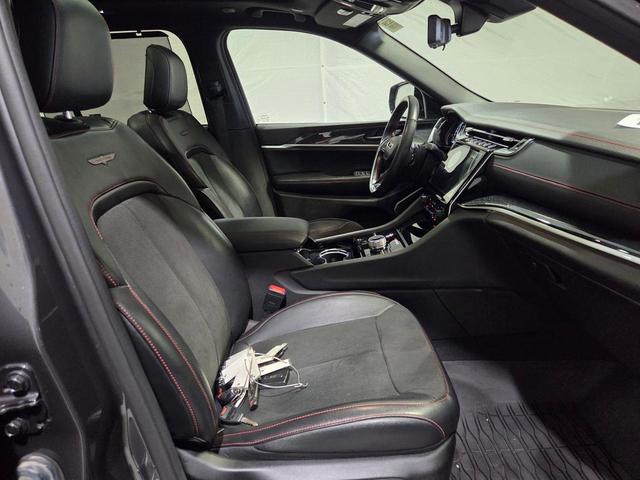 Photo of 2022 Metallic Jeep Grand Cherokee