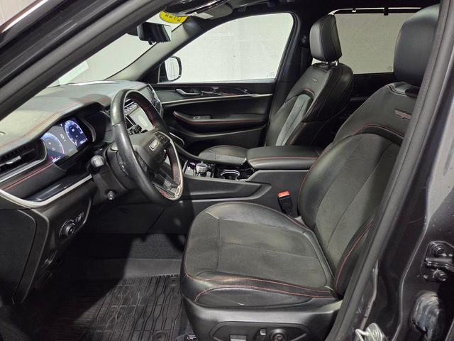 Photo of 2022 Metallic Jeep Grand Cherokee
