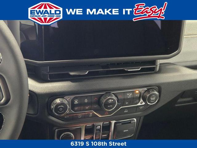 Photo of 2025 Bright White Clearcoat Jeep Wrangler